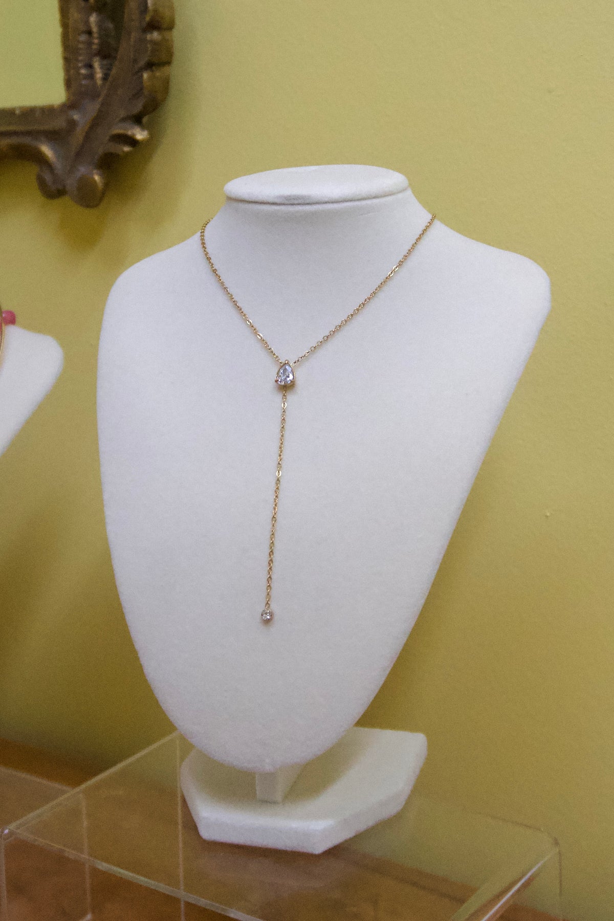 Lariat necklace w/pear charm